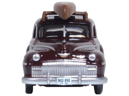 1946 DeSoto Suburban with Roof Rack and Canoe Royal Maroon 1/87 (HO) Scale Diecast Model Car by Oxford Diecast-3