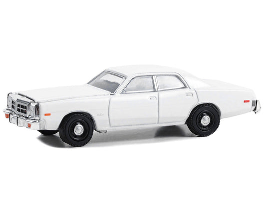 1977-78 Dodge Monaco Police Pursuit White "Hot Pursuit - Hobby Exclusive" Series 1/64 Diecast Model Car by Greenlight-0
