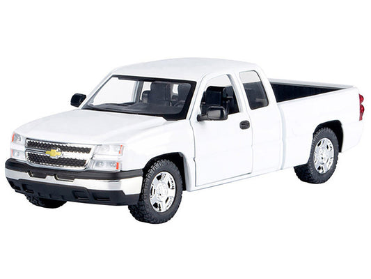 2006 Chevrolet Silverado 1500 Pickup Truck White ’Timeless Legends’ Series 1/25 Diecast Model Car by Motormax - Car
