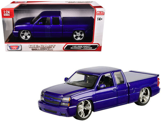 2006 Chevrolet Silverado Custom Pickup Truck Blue Metallic ’Die-Cast Collection’ Series 1/25 Diecast Model Car