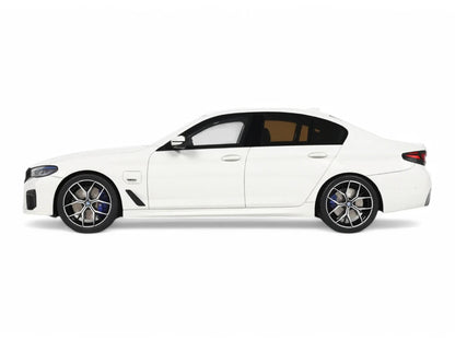 2023 BMW 545e xDrive M Sport Alpine White 1/18 Model Car by GT Spirit-0