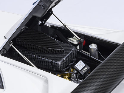 Lamborghini Diablo GTR Impact White 1/18 Model Car by Autoart-3