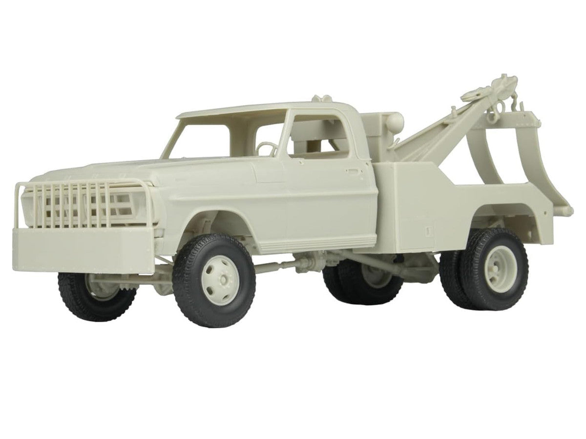 Skill 3 Model Kit 1972 Ford F-350 4x4 Tow Truck High Side Version 1/25 Scale Model by Moebius-1